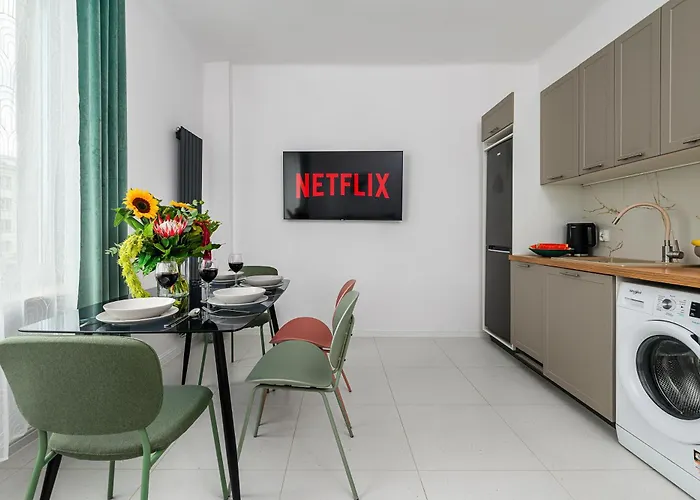 Lumina Charming 3-room In The Heart Of