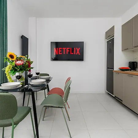 Lumina Charming 3-room In The Heart Of