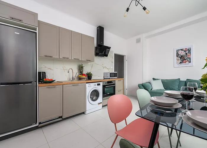 Lumina Charming 3-room In The Heart Of